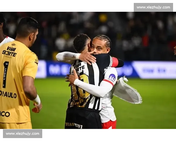 哈维 - 西蒙斯转会遇冷：莱比锡标价 7000 万欧仍无人问津