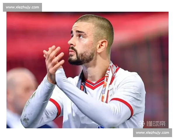 塞维利亚官宣签下西班牙前锋阿尔方 - 冈萨雷斯，合同至 2028 年