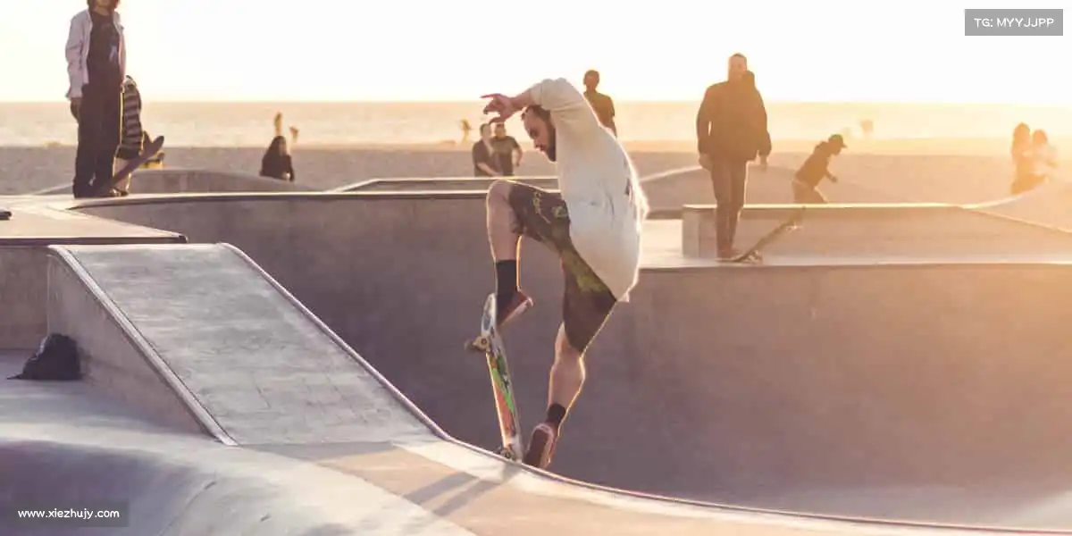 bb贝博艾弗森官网🥏飞盘划过天空，留下的不只是弧线，还有自由与快乐！